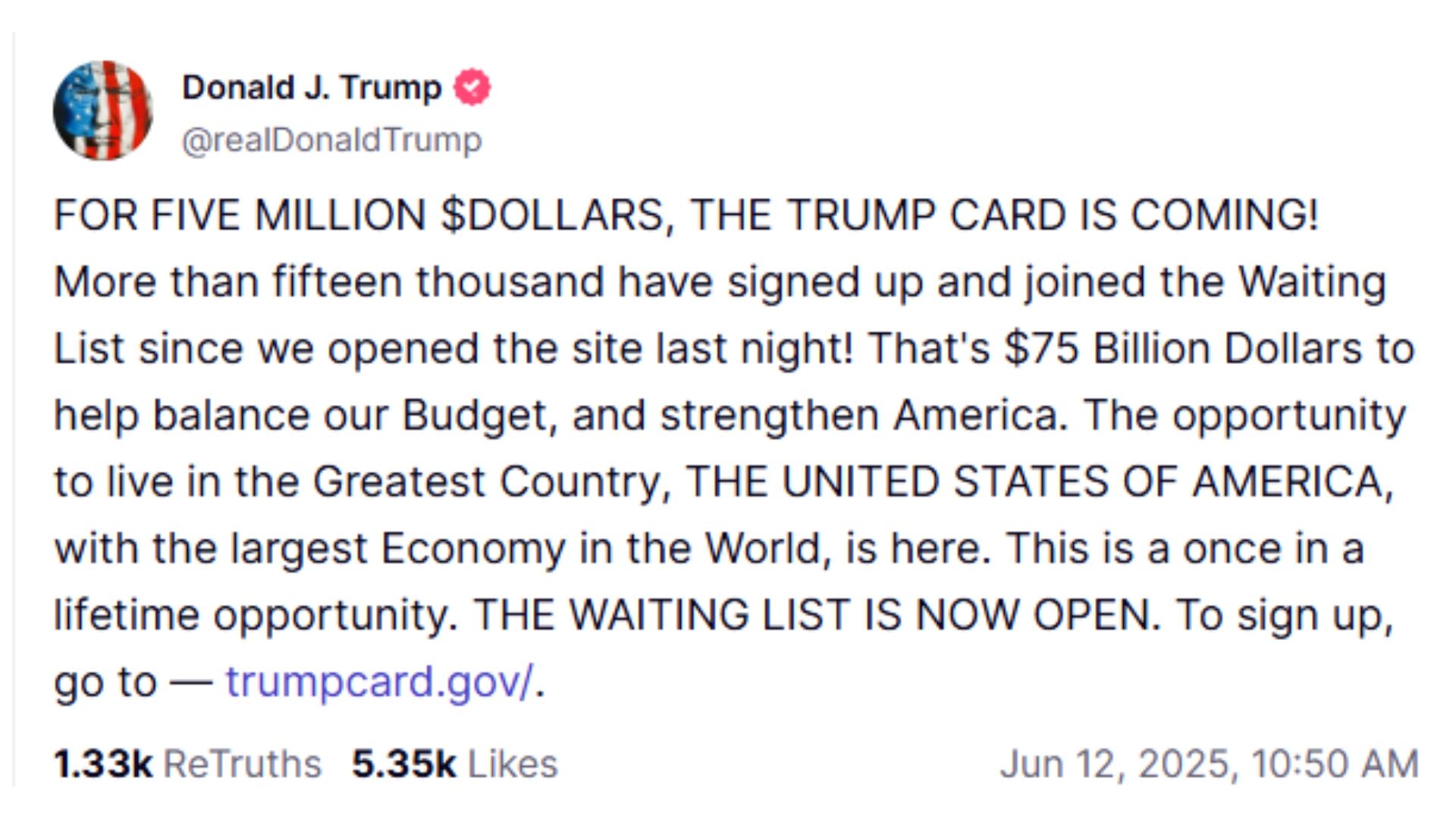 Trump estima que podría vender hasta un millón de tarjetas, lo que generaría 5 billones de dólares para reducir el déficit. Foto: Especial