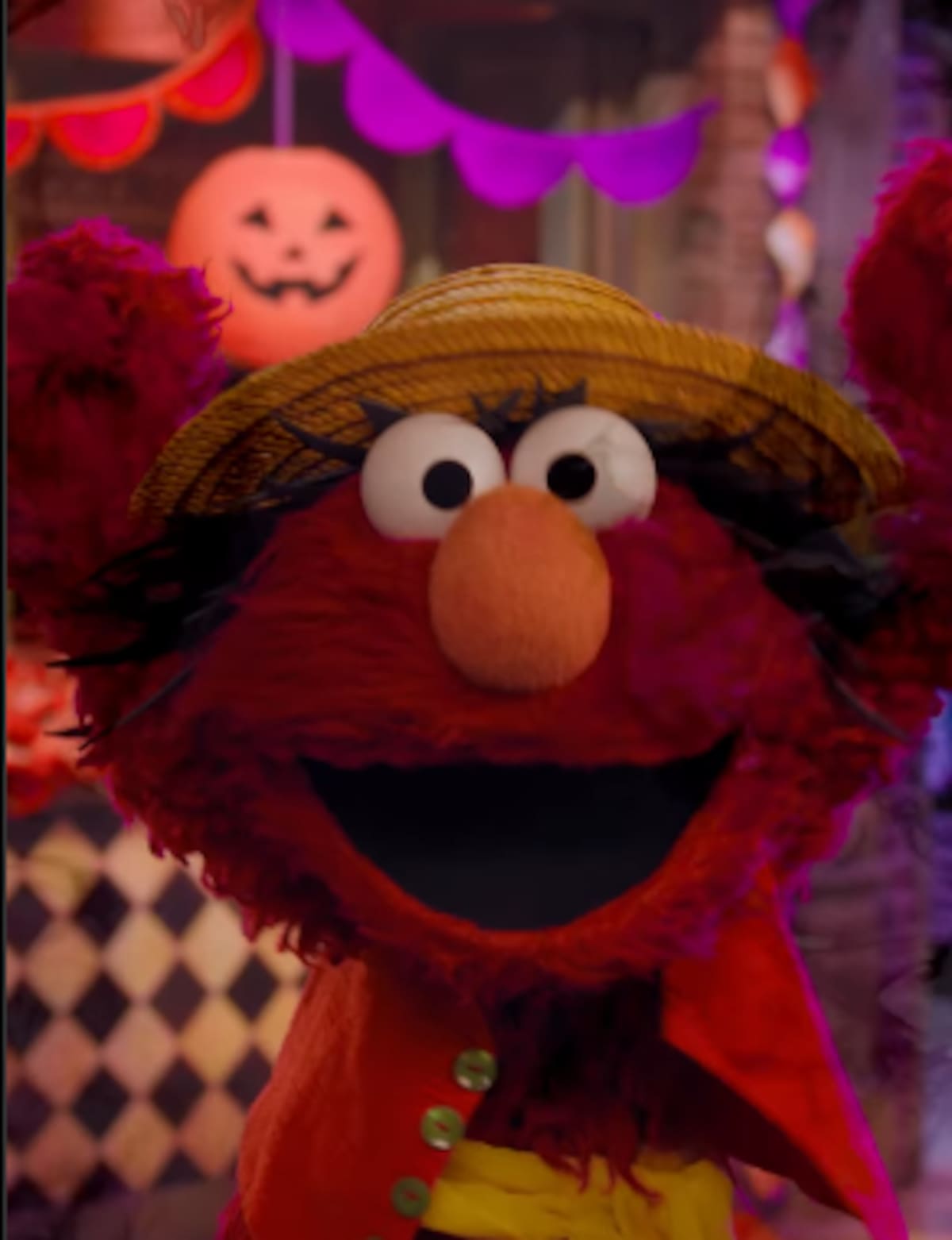 Elmo como Luffy de "One Piece" | Instagram @sesamestreet