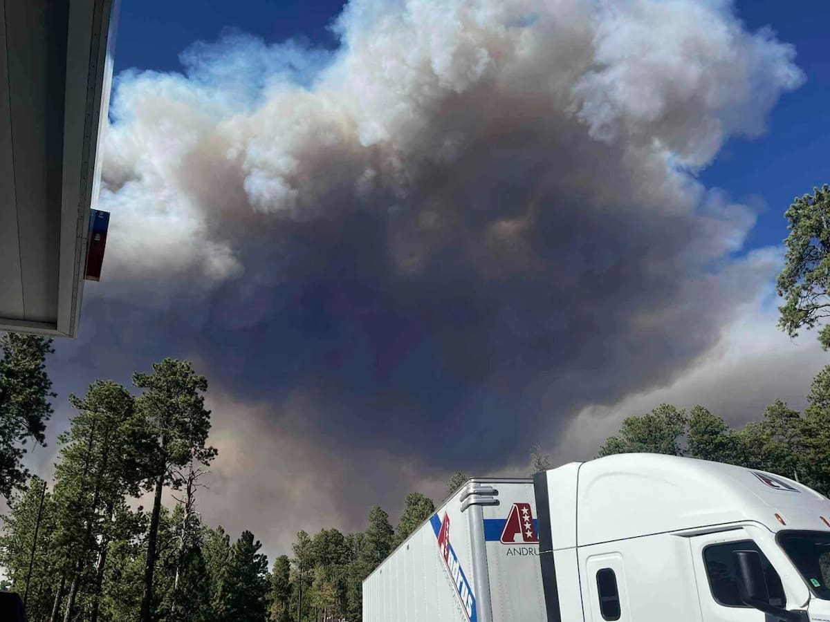 Incendio forestal arrasa con albergue histórico en el Norte del Gran Cañón. | Crédito: AP