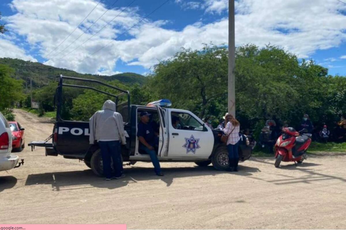 Pobladores ejercen bloqueo vial; acusan contaminación de mantos acuíferos en Oaxaca
