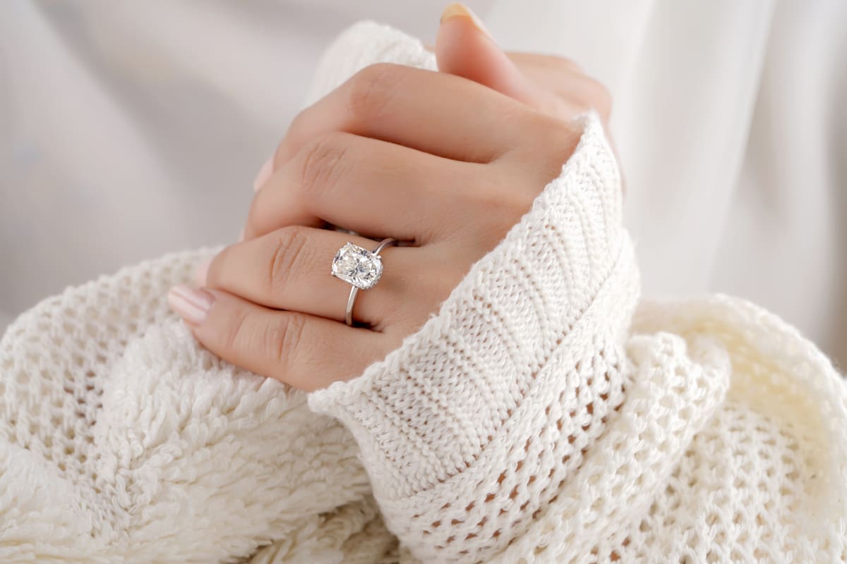 Mujer descubre a través de Reddit que su anillo de compromiso es de Temu: su novio gana 200 mil dólares al año