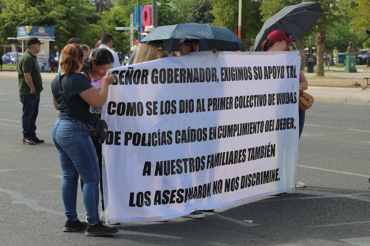 Viudas de Policías Caídos bloquean bulevar Rosales para exigir compensaciones