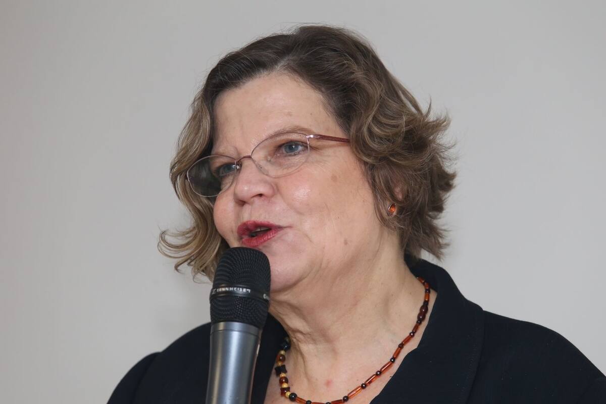"Doctoras y enfermeras trabajan tres veces más que los hombres", Nadine Gasman