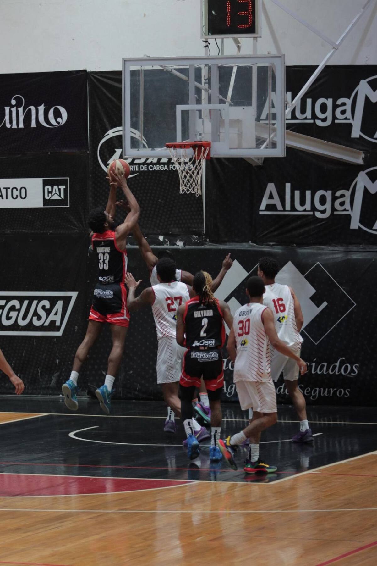 Por Ostioneros destacó Gage Andrew Davis-Mcmurrin con 29 puntos.