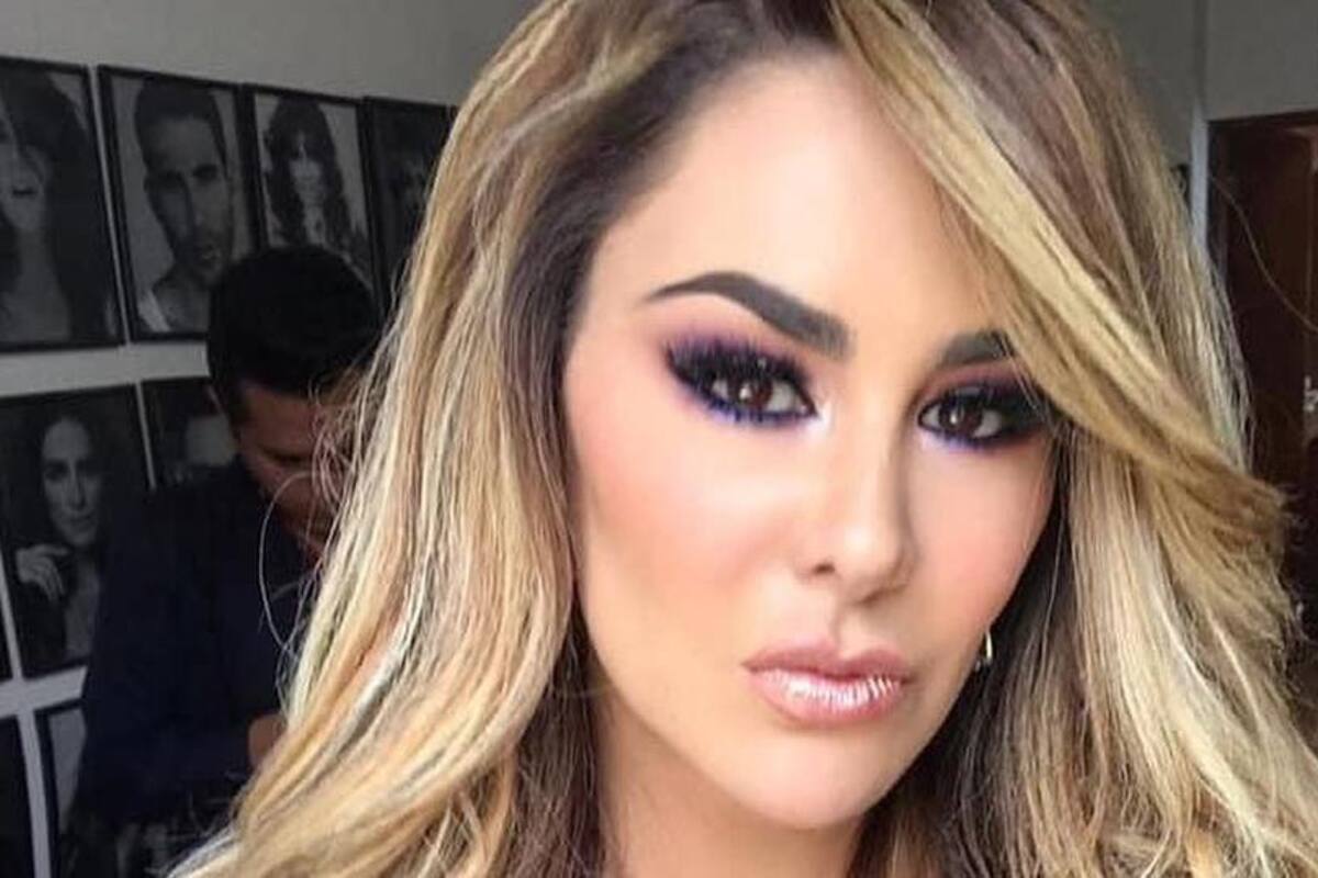 Ninel Conde cautiva en atuendo plateado