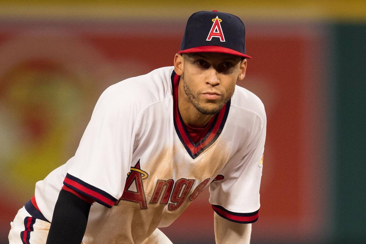 El guante de Andrelton Simmons llega a Twins de Minnesota tomado de agencia libre