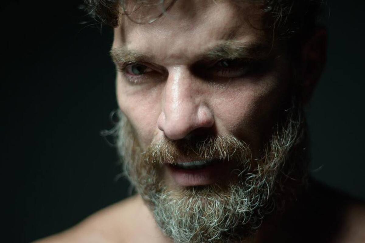 Julián Gil sorprende con radical cambio de look