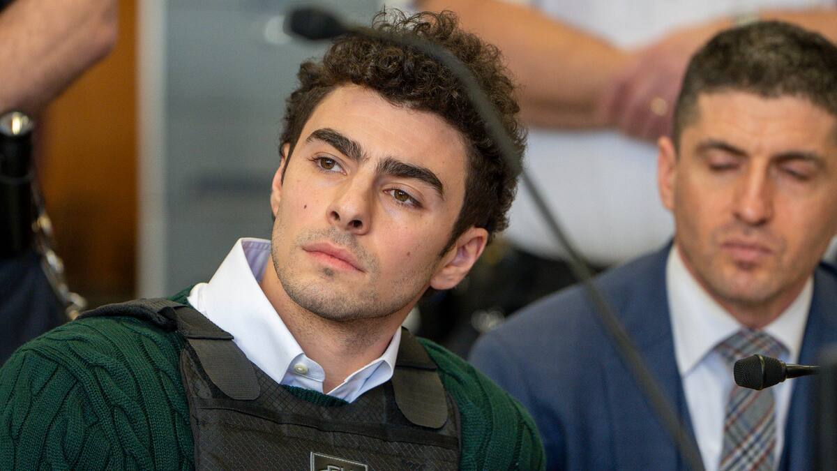 Luigi Mangione evitará la pena de muerte tras fallo de jueza federal que desestimó cargos en el caso del asesinato del CEO de UnitedHealthcare