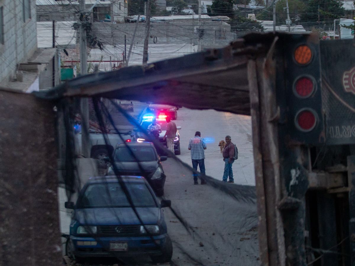 La unidad volcó al incorporarse a la Calle 9, provocando el cierre total de la zona; el conductor resultó ileso. Foto: Cortesía
