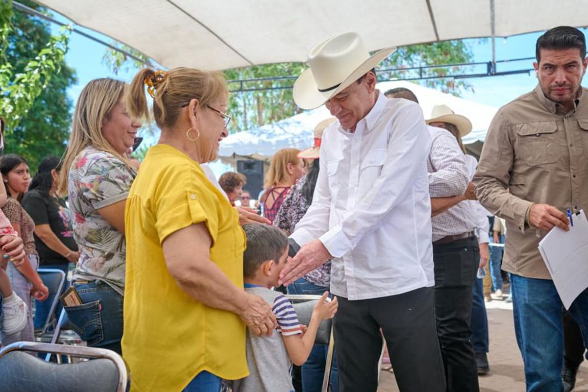 Apoyos y servicios llegan al Noroeste de Sonora: Durazo entrega becas, maquinaria y programas gratuitos en Trincheras y Cucurpe