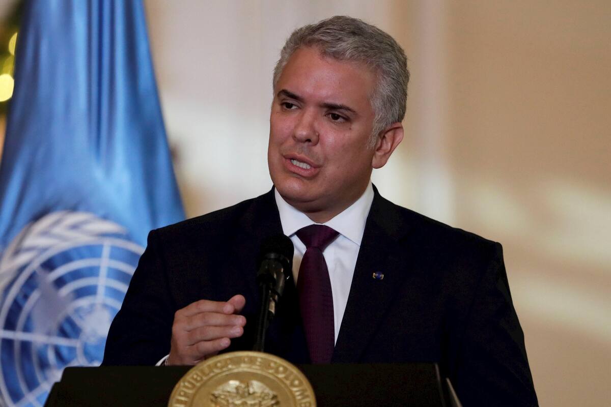 Iván Duque firma decreto para dar libre a colombianos que completen esquema de vacunación