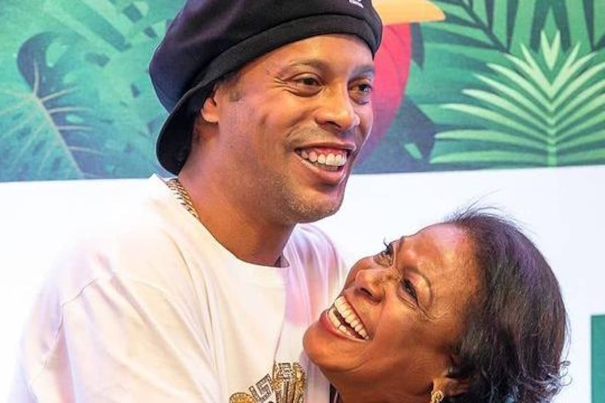 Madre de Ronaldinho enferma por Covid-19, pide oraciones para ella