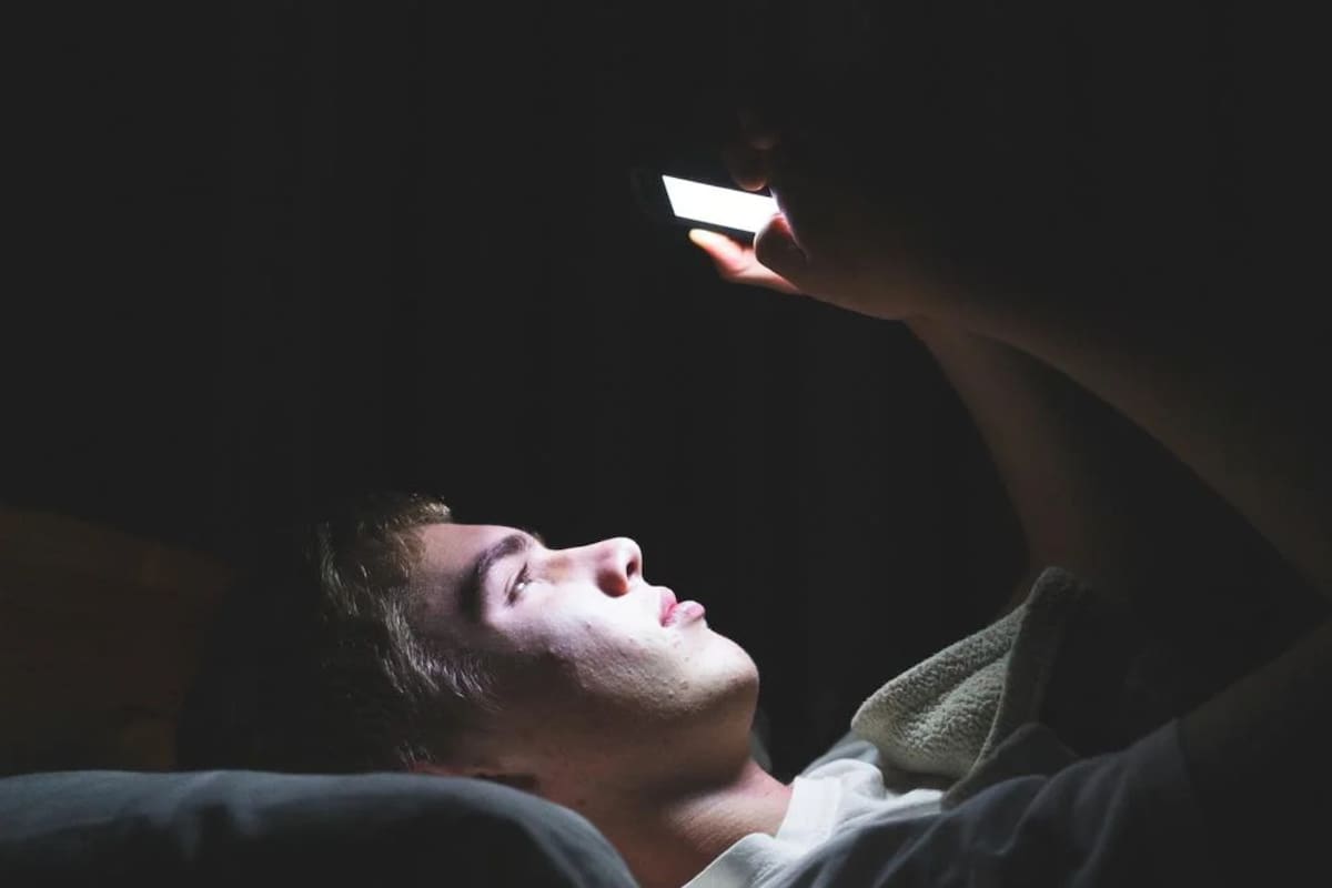 El uso excesivo de redes sociales contribuye a la depresión, reporta especialista