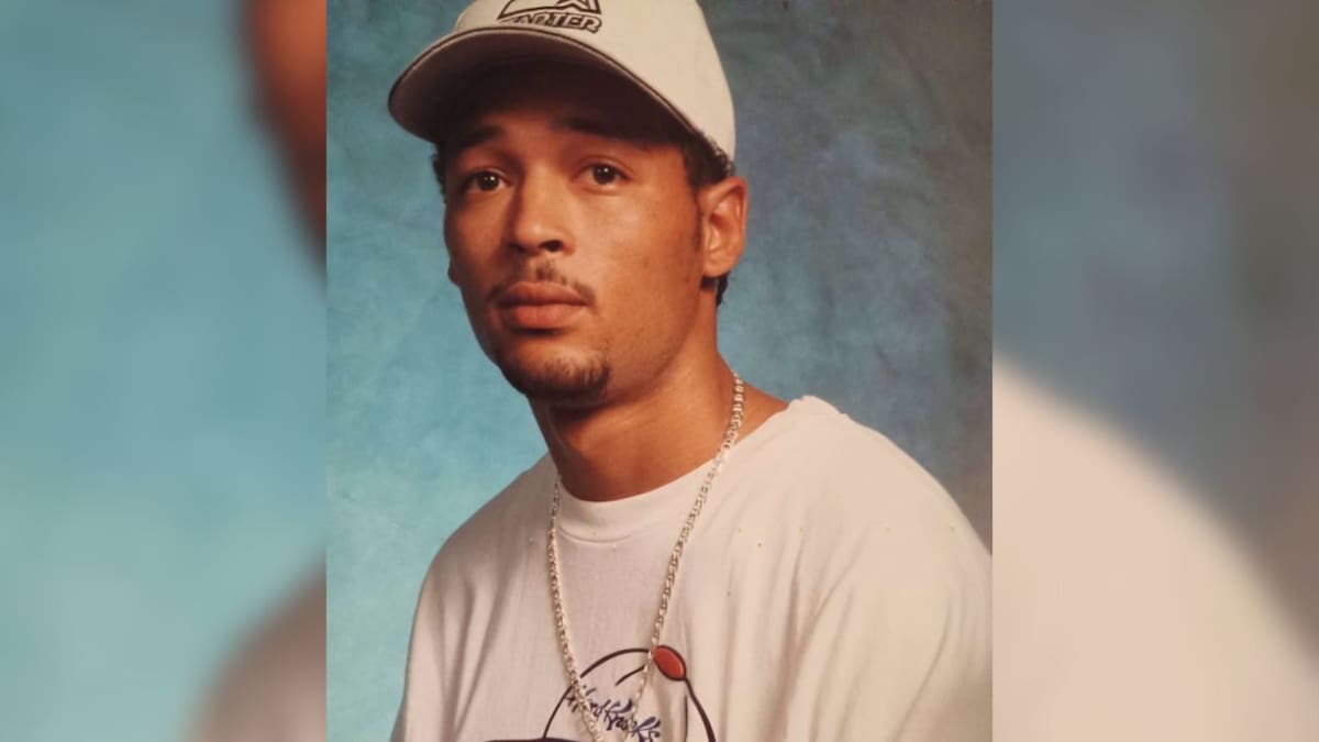 Gobernador de Oklahoma concede clemencia a Tremane Wood horas antes de su ejecución por el asesinato de un trabajador agrícola en víspera de Año Nuevo de 2001; su hermano mayor fue el autor material de los hechos