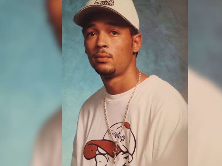 Gobernador de Oklahoma concede clemencia a Tremane Wood horas antes de su ejecución por el asesinato de un trabajador agrícola en víspera de Año Nuevo de 2001; su hermano mayor fue el autor material de los hechos