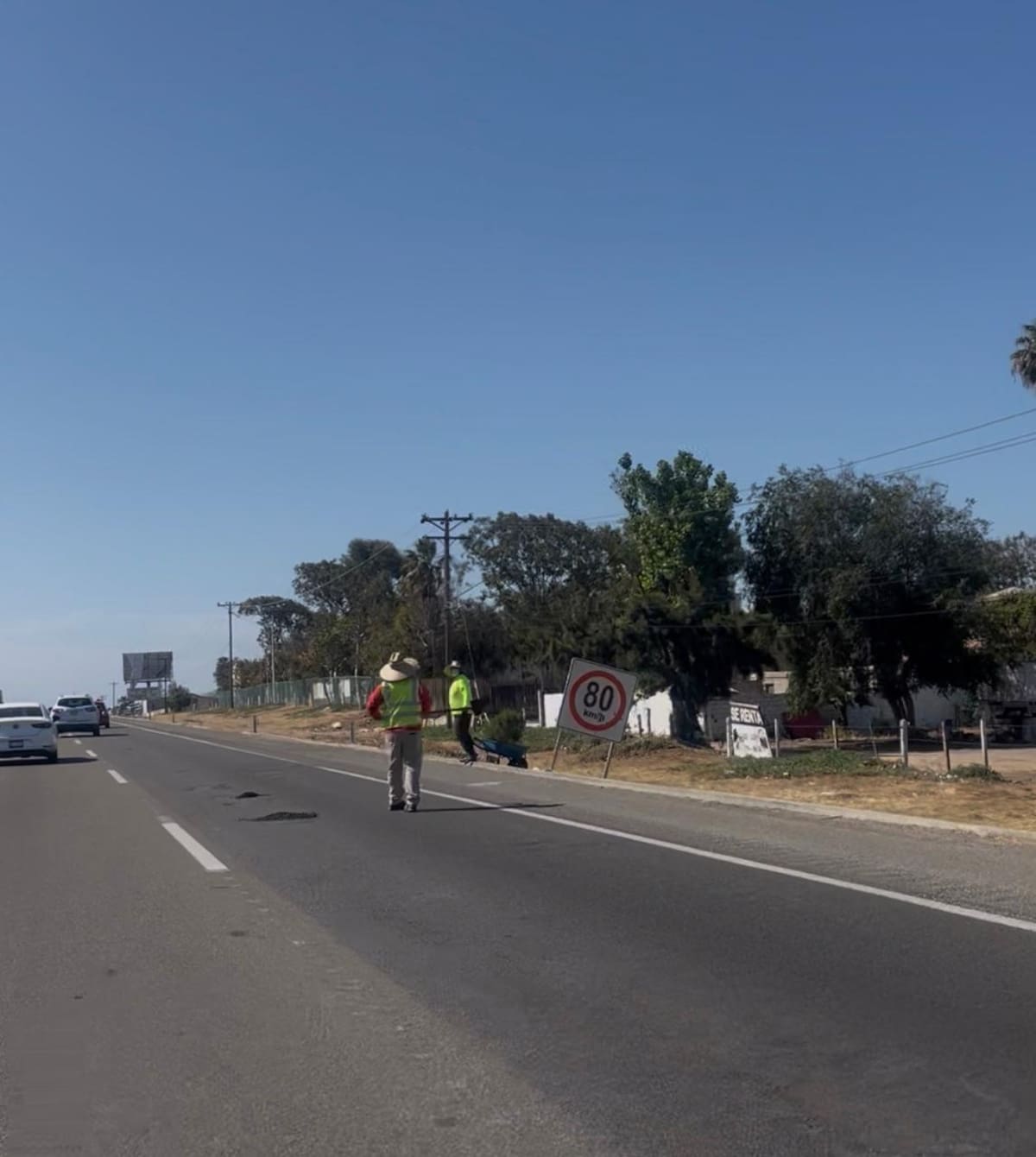 Las labores se realizan en un tramo donde desde hace varias semanas se habían reportado enormes hoyos. Foto: Cortesía