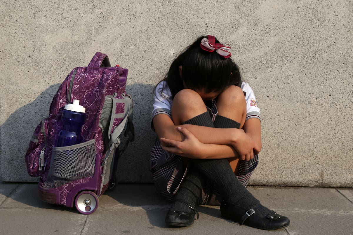 Muchas veces en las escuelas, los maestros pueden llegar a ignorar que sus alumnos pueden estar sufriendo prácticas como bullying. Foto: Archivo