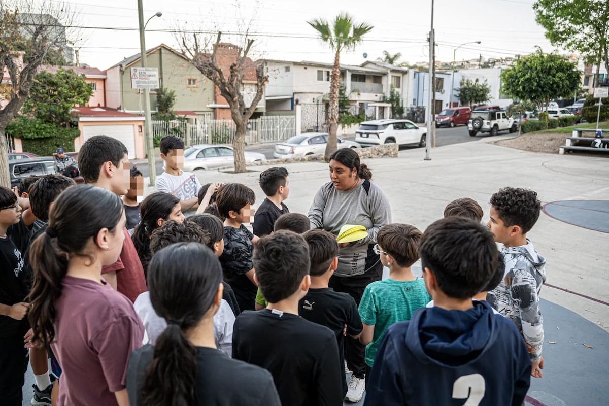 Padres protestan por retiro de aros y restricción en cancha de Lomas Hipódromo