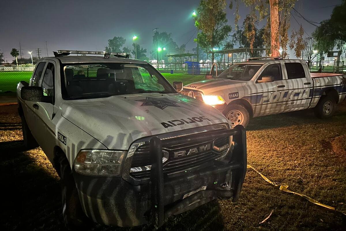Hallan tres cadáveres en unidad deportiva de colonia Baja California
