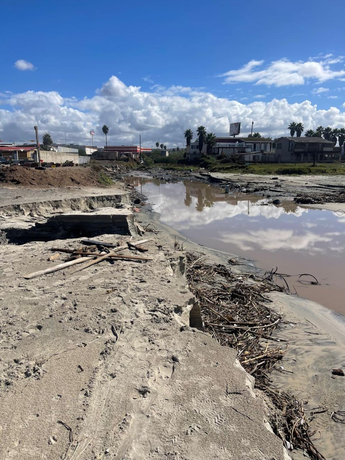 Tomará al menos una semana su limpieza debido a la cantidad de desechos que deben retirarse. Foto: Carmen Gutiérrez