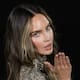 Belinda responde a fan que la criticó por su caminata en desfile: “No soy modelo, soy cantante”