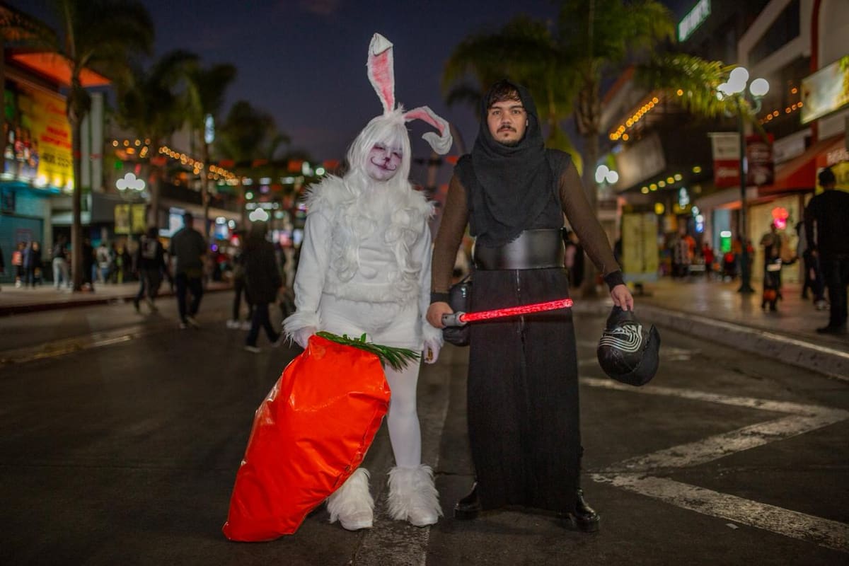 Miles celebran Halloween en la ‘Revu’