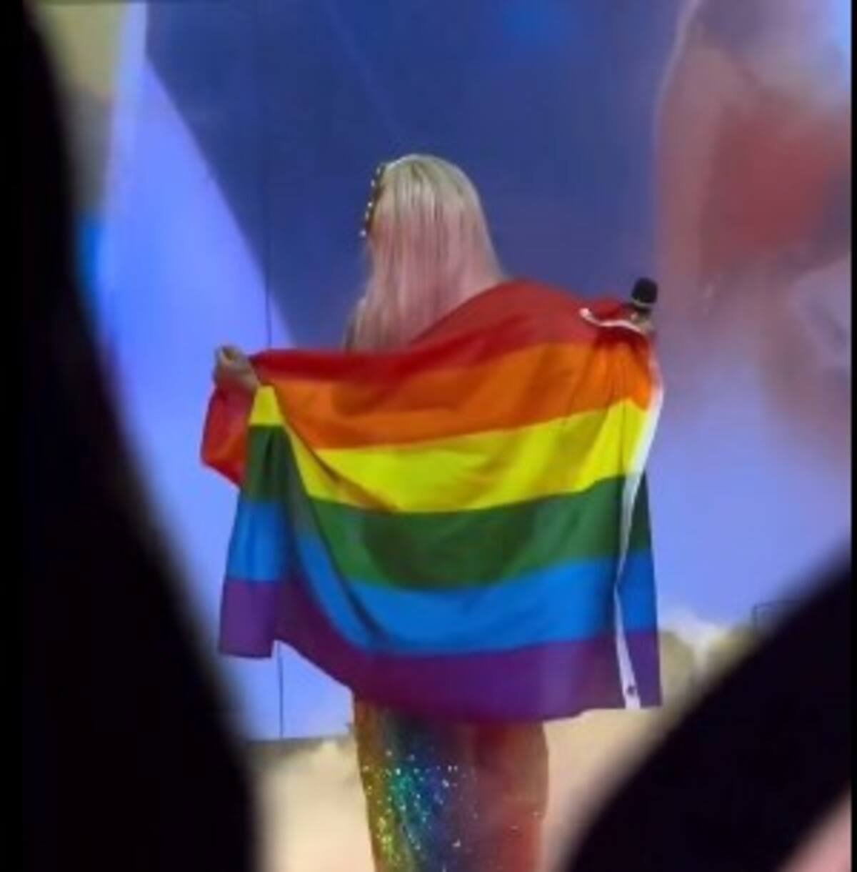 Karol G en apoyo a la comunidad LGBTIQ+ / Cuenta de X: @KarolGWW