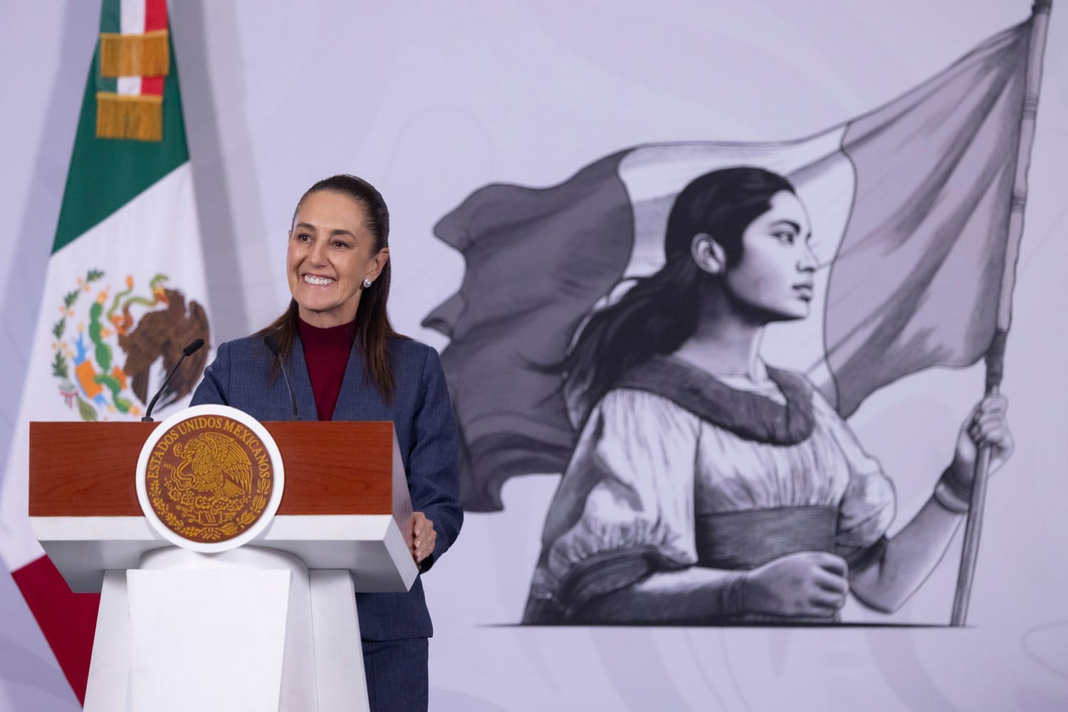 Cuauhtémoc, Ciudad de México, , México, 21 de julio de 2026. La doctora Claudia Sheinbaum Pardo, presidenta Constitucional de los Estados Unidos Mexicanos en conferencia de prensa matutina “ Mañanera del Pueblo” en el Salón Tesoreria de Palacio Nacional. | Foto: Carlos Ramos Mamahua / Presidencia