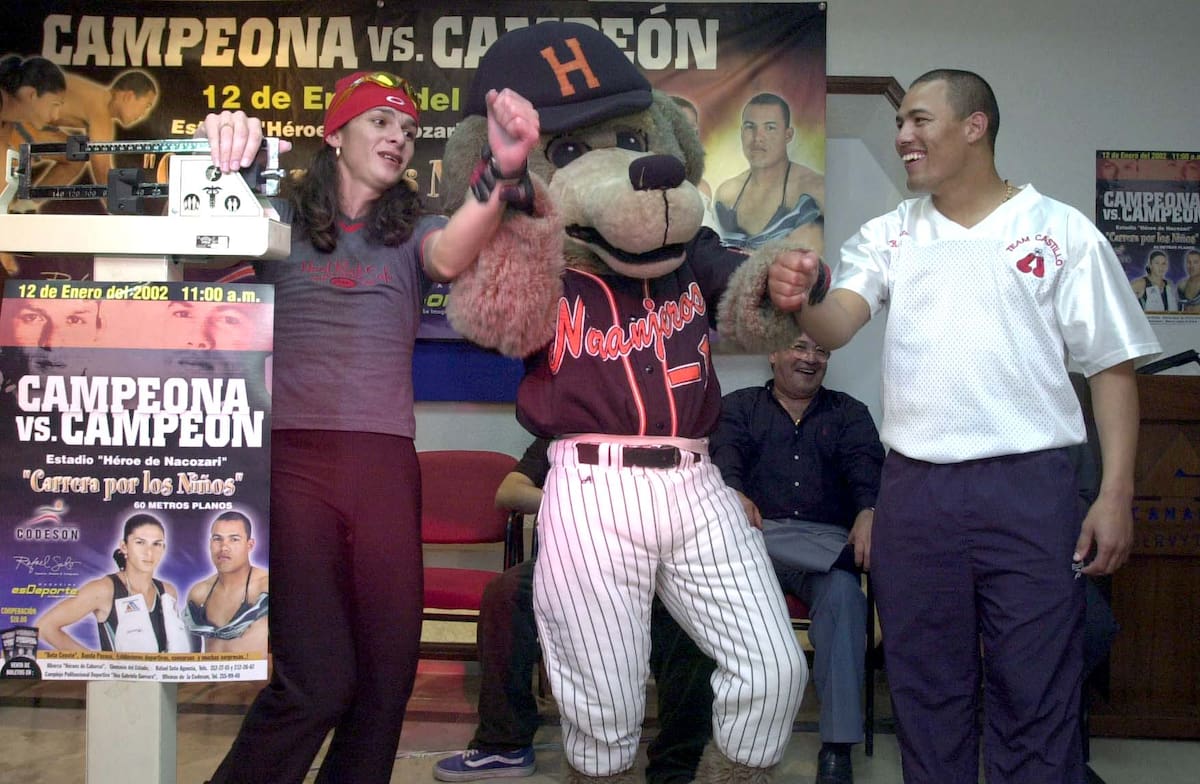 La velocista Ana Guevara y el boxeador José Luis Castillo, realizaron la ceremonia de pesaje para participar en “La carrera por los niños”, en el estadio Héroe de Nacozari en 2002. (Foto: Archivo GH)