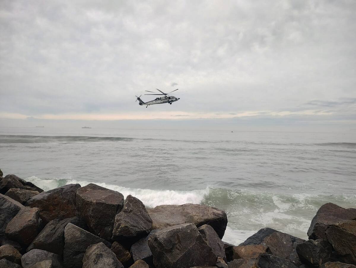 Un helicóptero donde también viajan familiares de los desaparecidos despegó este lunes por la mañana.