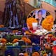 Televisa incluye a Daniel Bisogno, conductor de TV Azteca, en su ofrenda de Día de Muertos