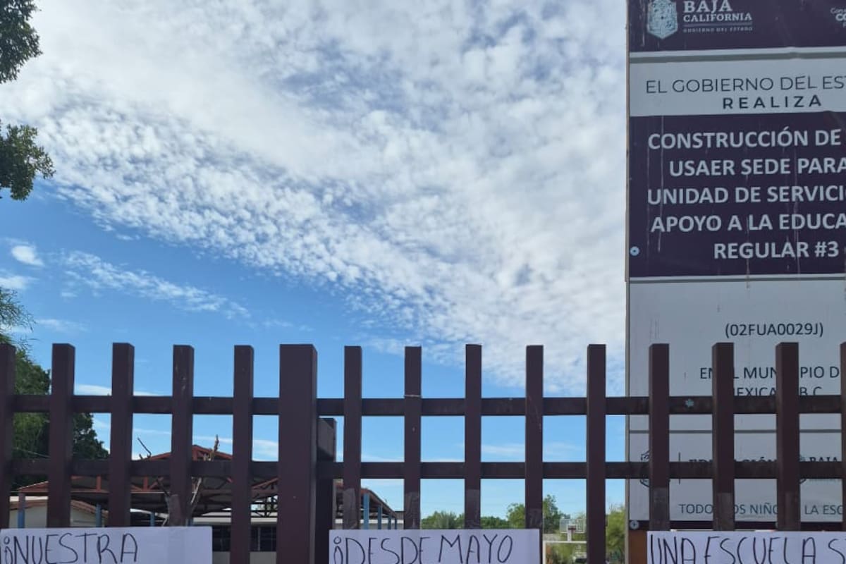 Toman padres de familia primaria Hacienda del Río por falta de conserje