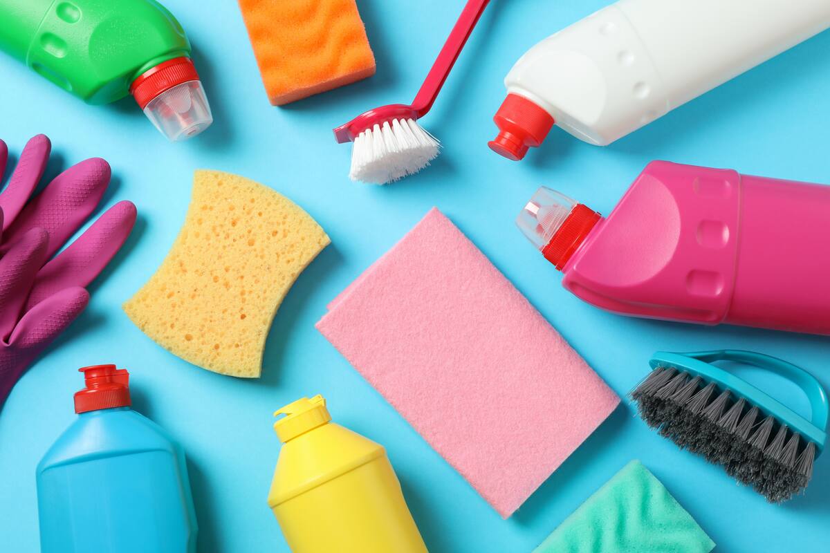 Miles de productos de limpieza pueden contener sustancias vinculadas a problemas de salud, según estudios