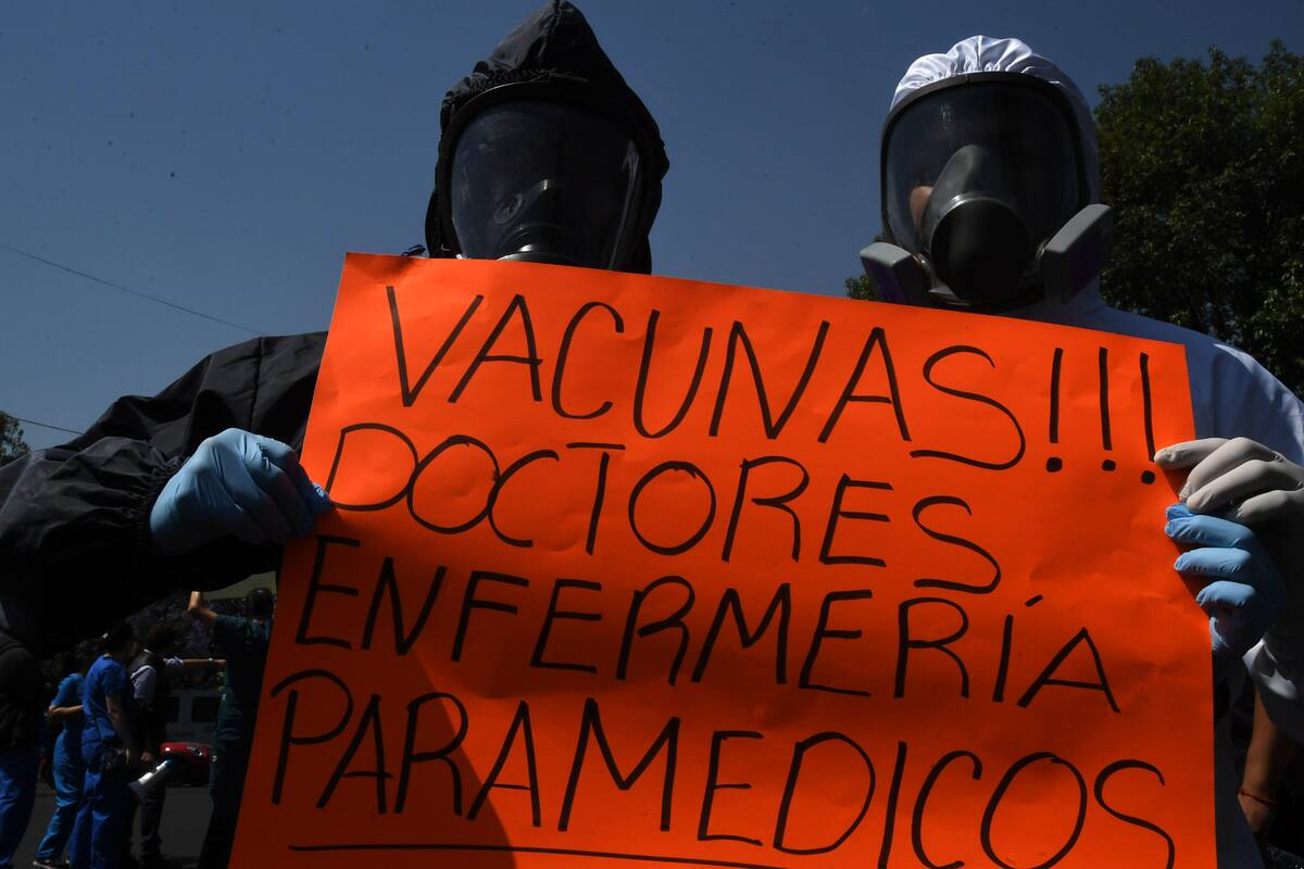Personal de salud del sector privado bloquea calzada de Tlalpan para exigir ser vacunados