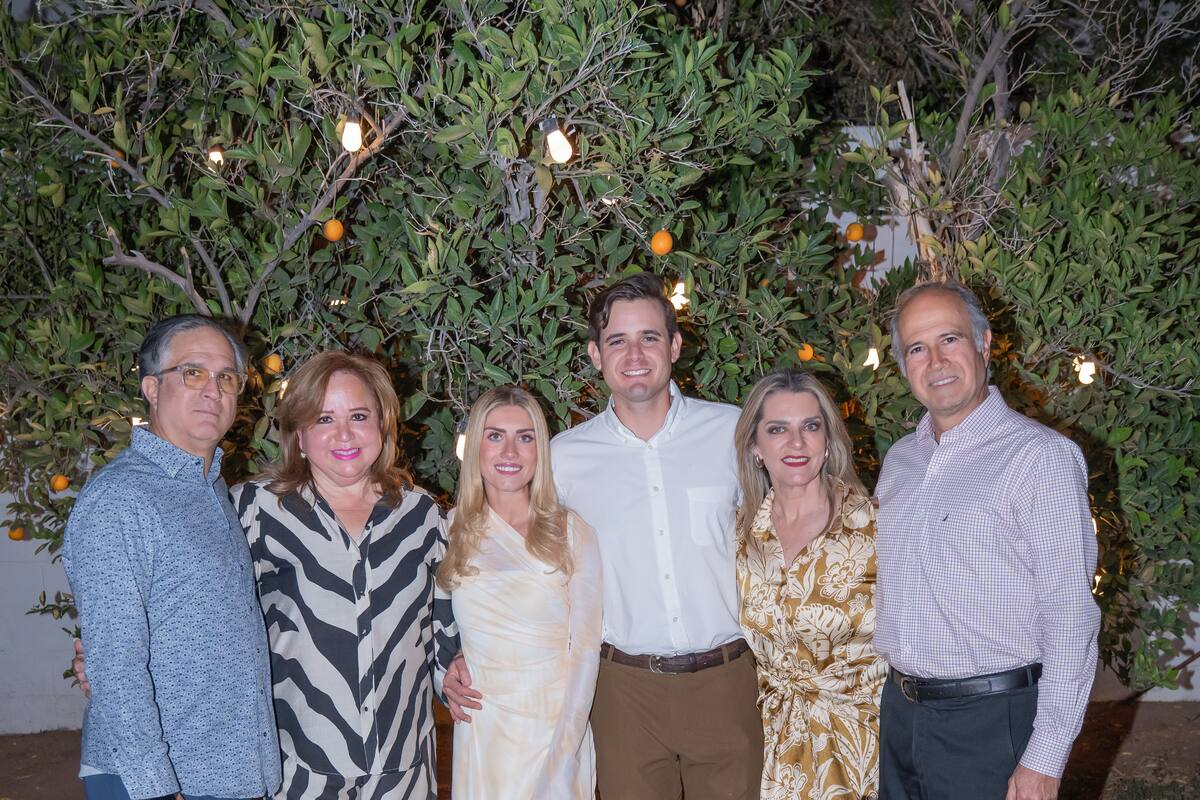 Con brindis y el cariño de sus seres queridos, Irma y Adrián iniciaron la cuenta regresiva para su gran día.