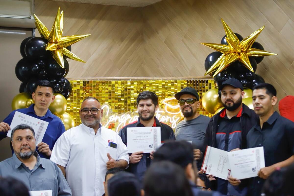 De una mala reparación a pintor automotriz: José Luis se gradúa en el Cecati 21