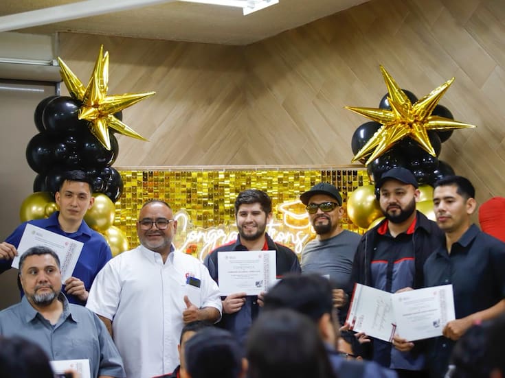 De una mala reparación a pintor automotriz: José Luis se gradúa en el Cecati 21