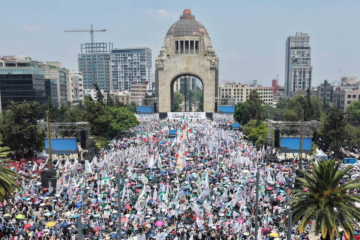 Claudia Sheinbaum encabezó su informe en el Monumento a la Revolución, donde autoridades de la CDMX reportaron la asistencia de 130 mil personas y saldo blanco durante el evento. | Foto: Especial GH.