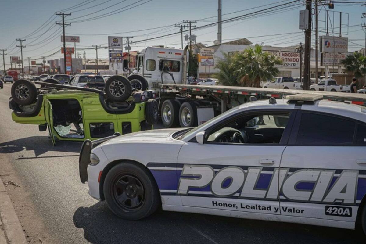 Sufre volcadura el diputado Jaime Cantón y su equipo en Lázaro Cárdenas calle Cuarta