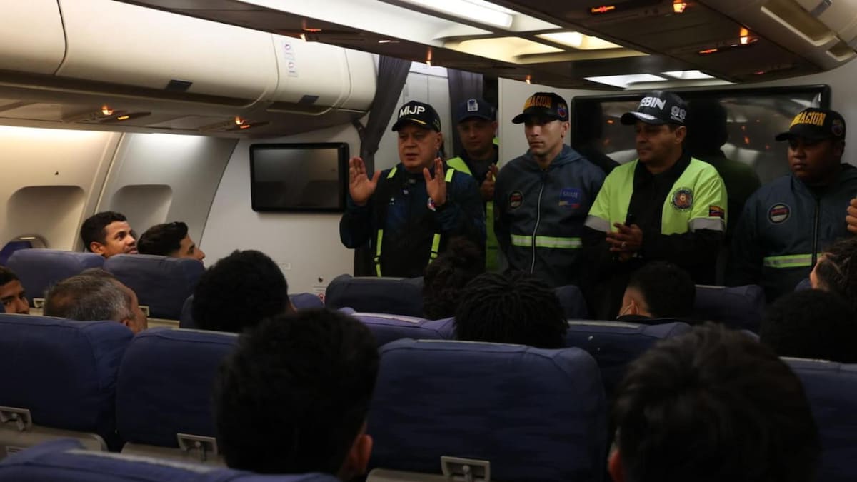 EEUU lanzó un programa que permite a las autoridades migratorias acceder a los datos de vuelos de viajeros, con el cual entregan listas con nombres e información de personas que pasarán por aeropuertos para identificar migrantes irregulares, detenerlos y enviarlos directamente a su país de origen