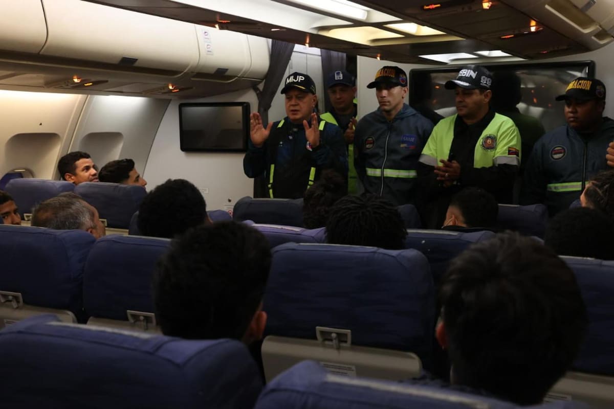 EEUU lanzó un programa que permite a las autoridades migratorias acceder a los datos de vuelos de viajeros, con el cual entregan listas con nombres e información de personas que pasarán por aeropuertos para identificar migrantes irregulares, detenerlos y enviarlos directamente a su país de origen