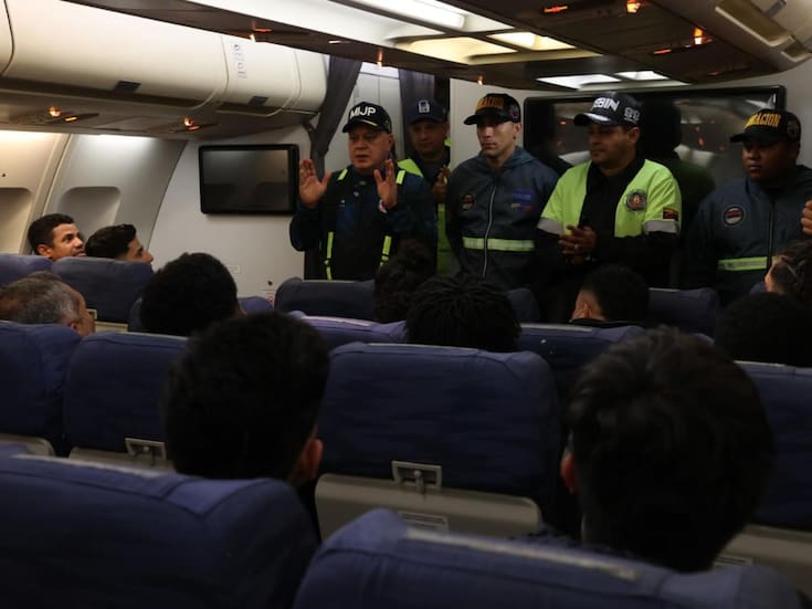 EEUU lanzó un programa que permite a las autoridades migratorias acceder a los datos de vuelos de viajeros, con el cual entregan listas con nombres e información de personas que pasarán por aeropuertos para identificar migrantes irregulares, detenerlos y enviarlos directamente a su país de origen