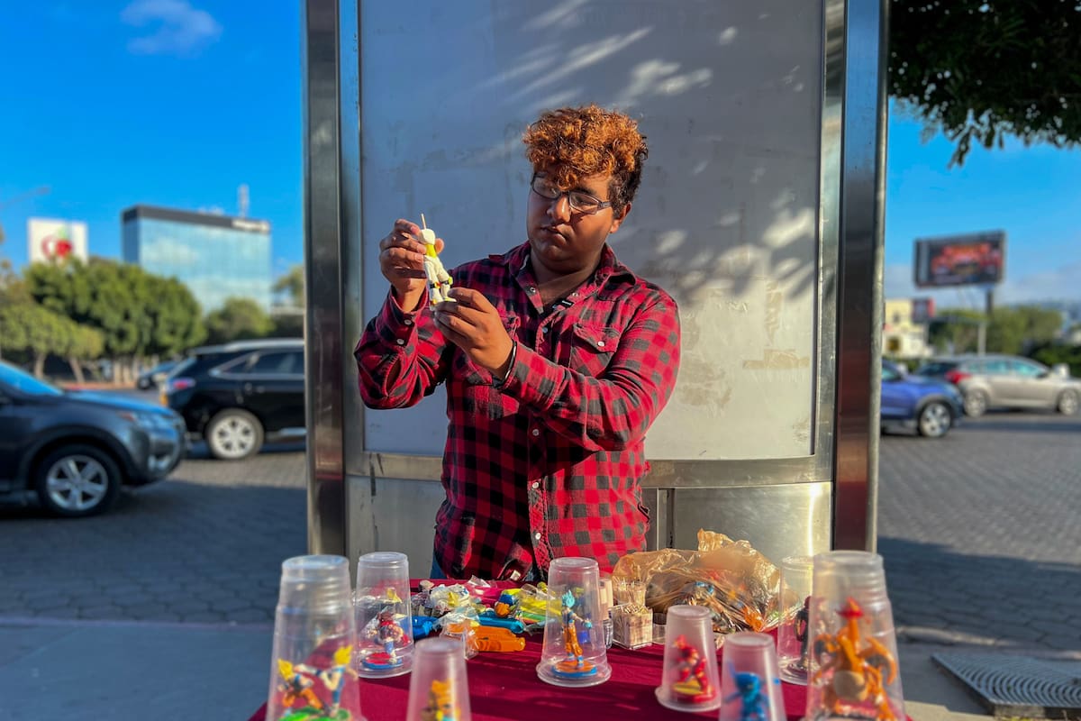 Joven tijuanense da vida a sus personajes favoritos con plastilina