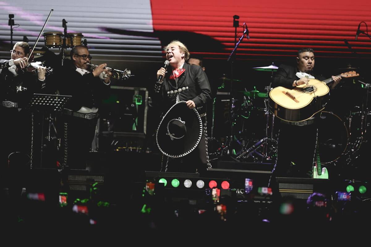 El momento más eufórico de la noche fue cuando salió vestido de charro acompañado de mariachi para interpretar “El Cachanilla” l Foto: Daniel Reséndiz
