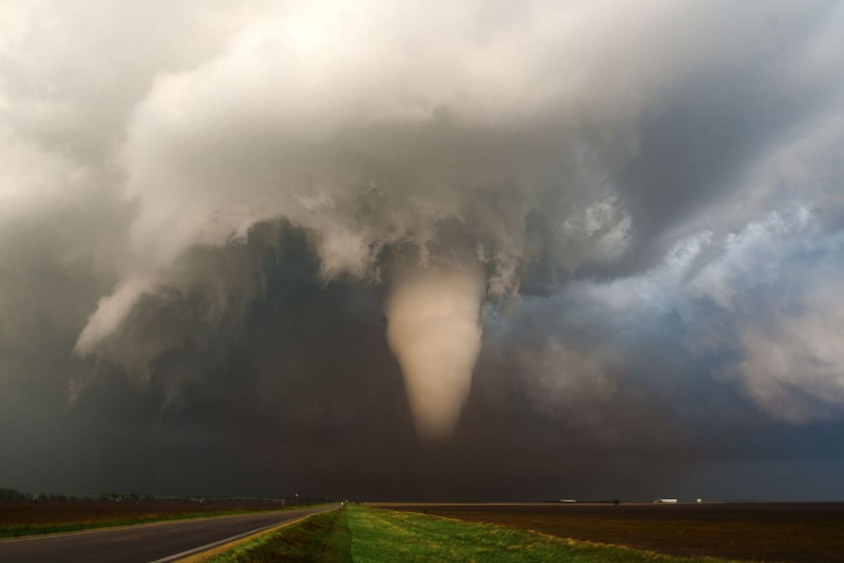 Tornados arrasan el Medio Oeste de EEUU y dejan al menos 25 muertos en Kentucky y Misuri