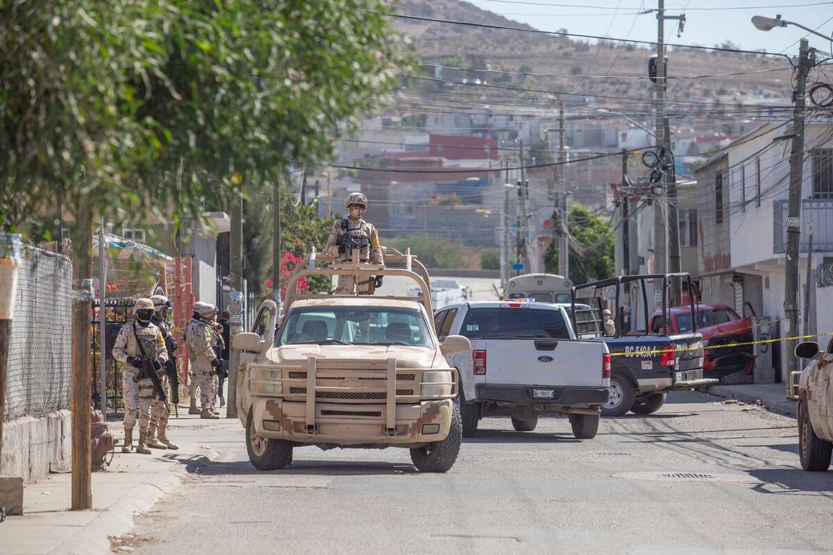 Lesionan con impacto de bala a hombre mientras caminada en Rosarito