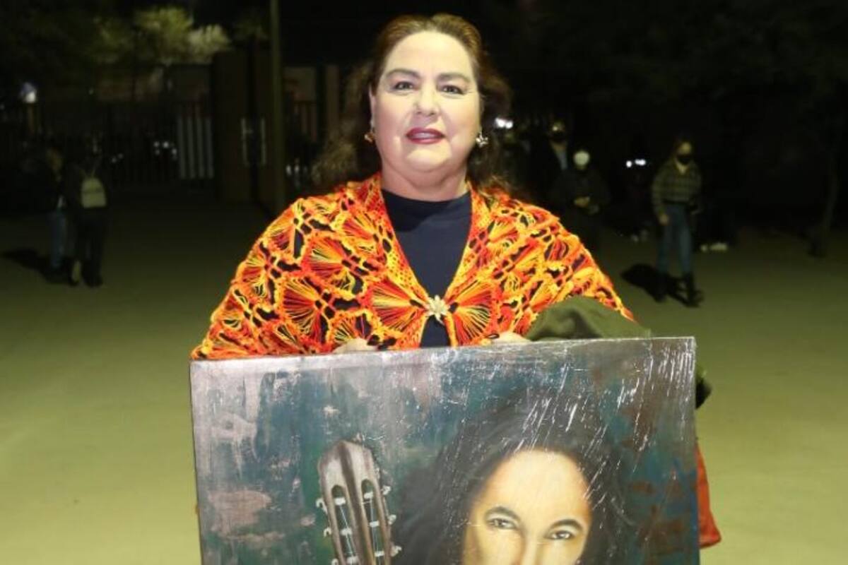 Pinta Telma a "El Buki" y viaja desde Etchojoa para regalarle el cuadro a Marco Antonio Solís