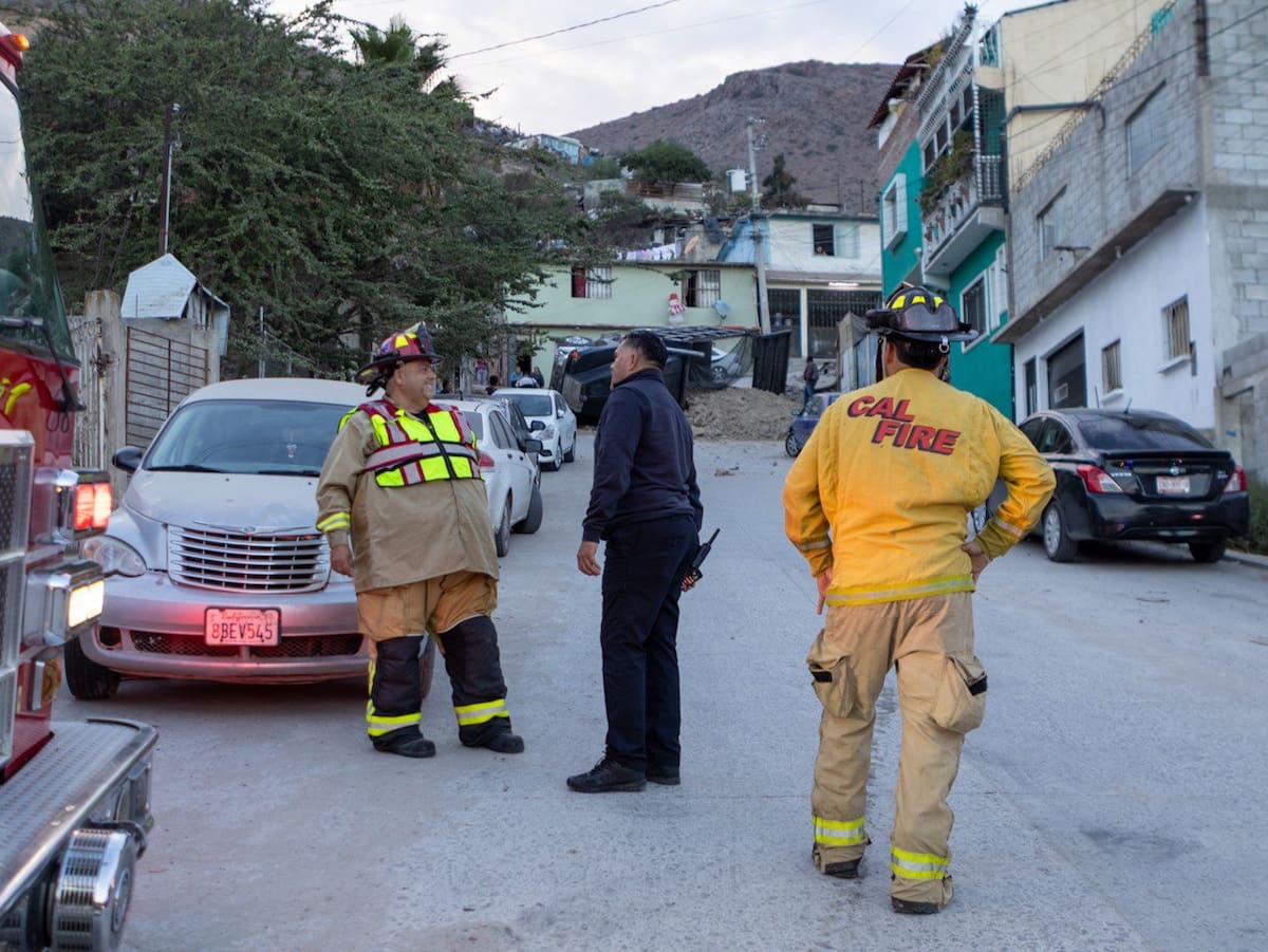 La unidad volcó al incorporarse a la Calle 9, provocando el cierre total de la zona; el conductor resultó ileso. Foto: Cortesía
