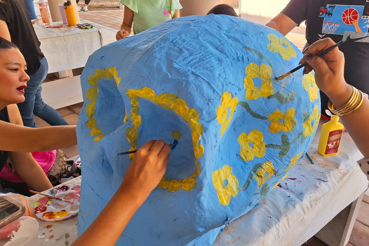 Calaveras pintadas por hermosillenses en talleres se expondrán en La Sauceda por Día de Muertos