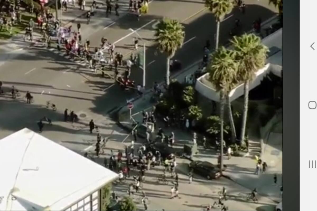 Atacan a policías en protesta en Pacific Beach: SDPD